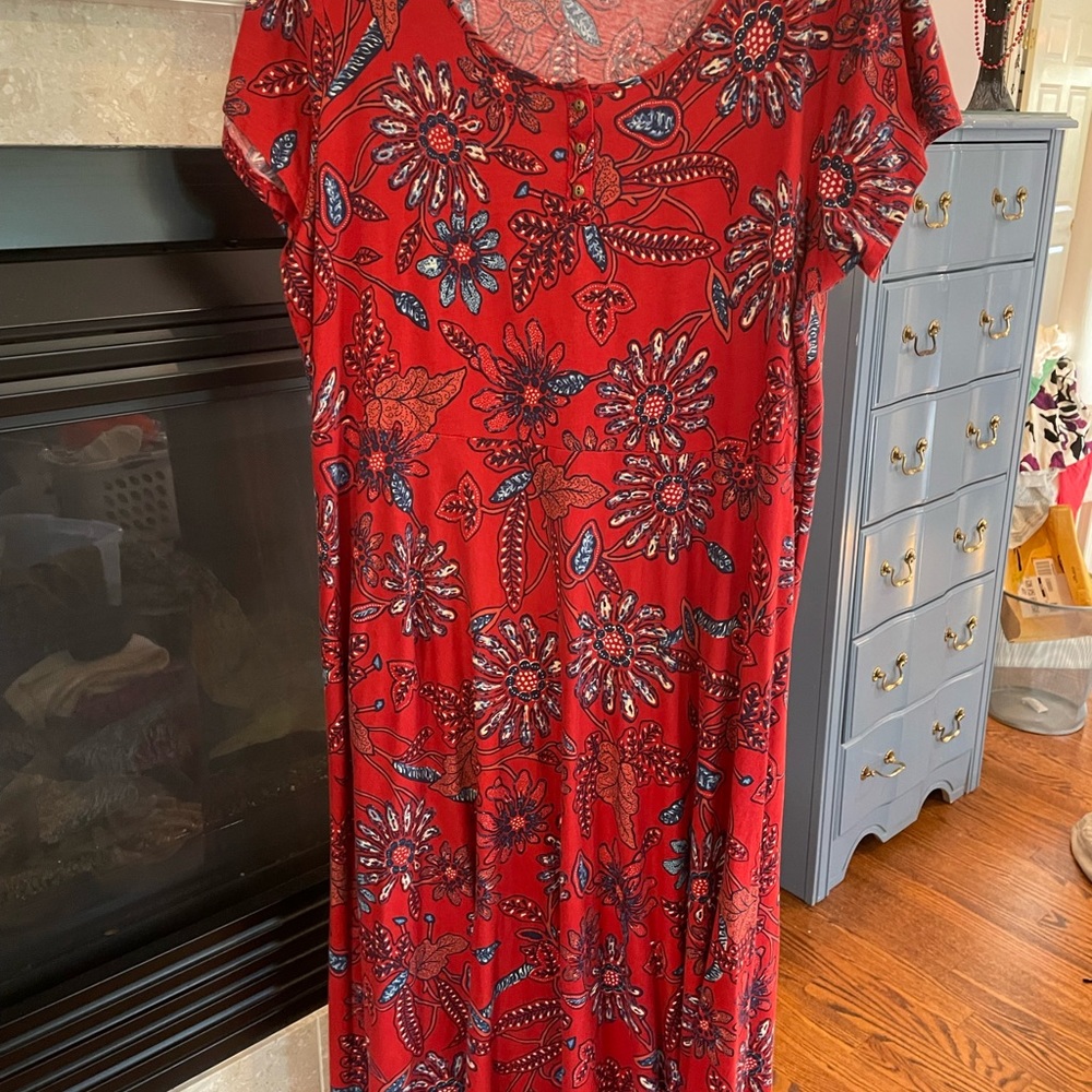 LONG RED PATTERNED SHORT SLEEVE DRESS